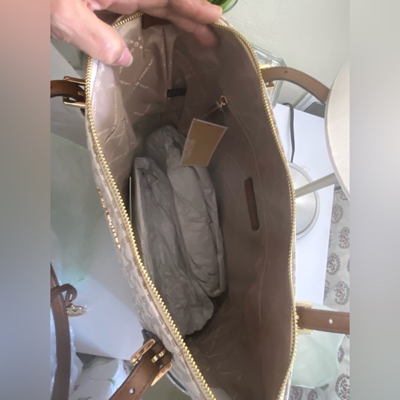 MICHAEL KORS BAG - Picture 7 of 15